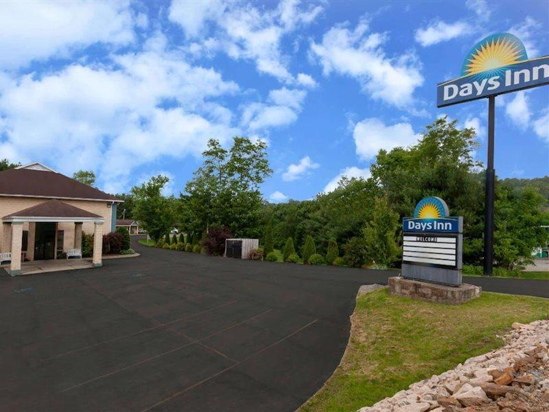 Days Inn Donegal Exterior foto